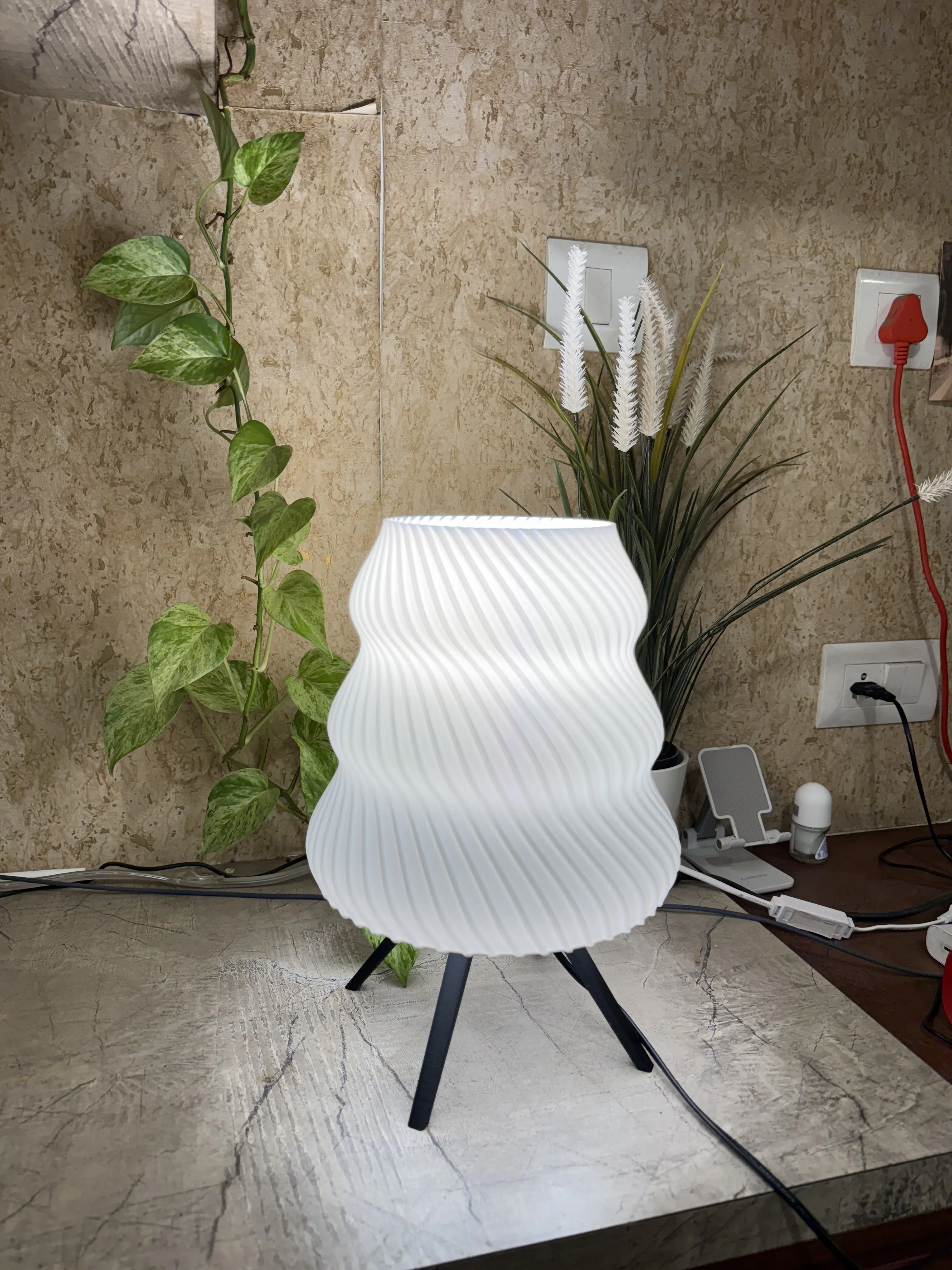 Auric Reveal lamp photo